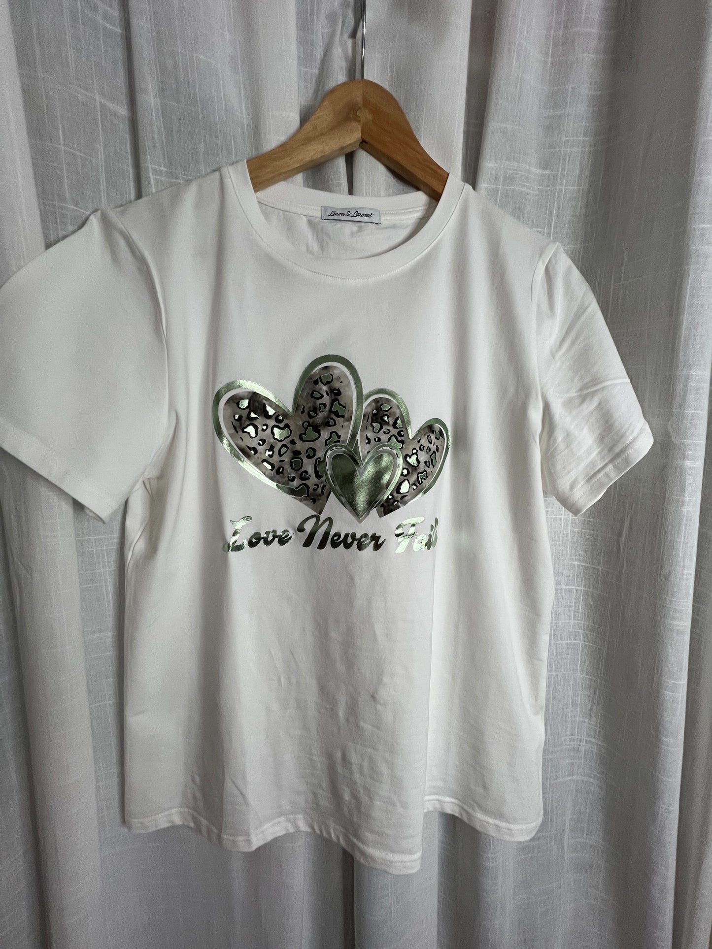 T-Shirt Love Never Fails Kaki-The Phénix Styles