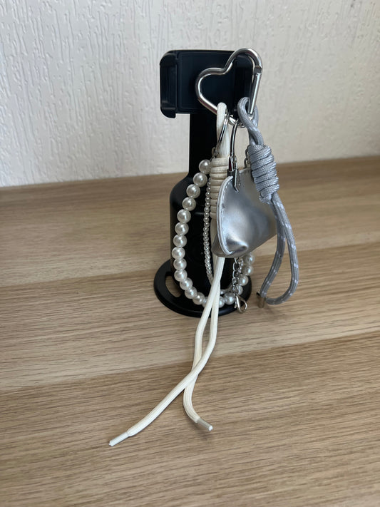 Grigri  de sac alias bijoux de sac gris-The Phénix Styles