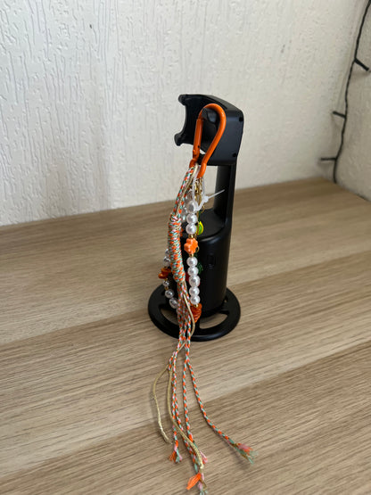 Grigri de sac alias bijoux de sac perle blanche orange -The Phénix Styles