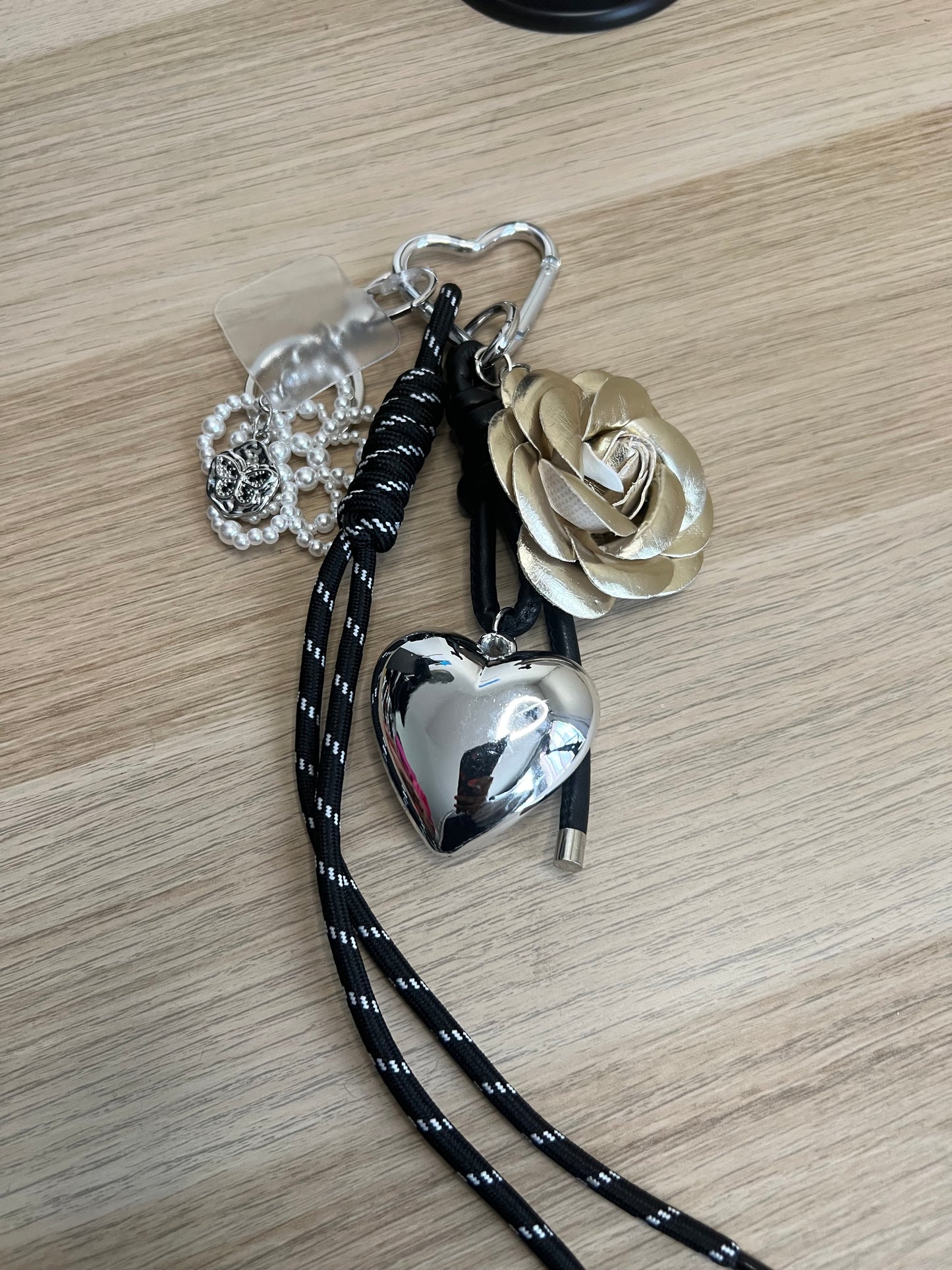 Grigri de sac alias bijoux de sac rose argenté -The Phénix Styles