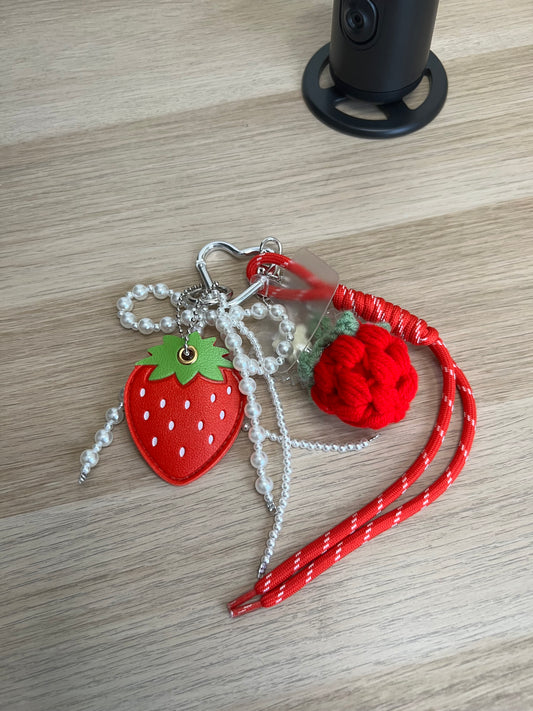 Grigri de sac alias bijoux de sac fraise 🍓 -The Phénix Styles